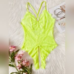 NWT Plus Size Neon Lime Floral Lace Scallop Trim Crotchless Teddy Bodysuit 4X